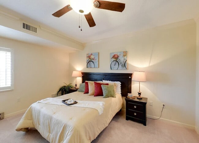 The Village at St. Barnabas in Gibsonia, PA - Foto de edificio - Building Photo