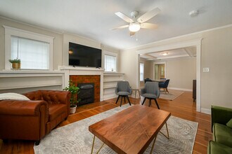 3241 Gillham Rd, Unit 1 in Kansas City, MO - Foto de edificio - Building Photo