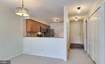 244 S Reynolds St in Alexandria, VA - Building Photo - Building Photo