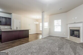 250 Stillwood Dr in Newnan, GA - Building Photo - Building Photo