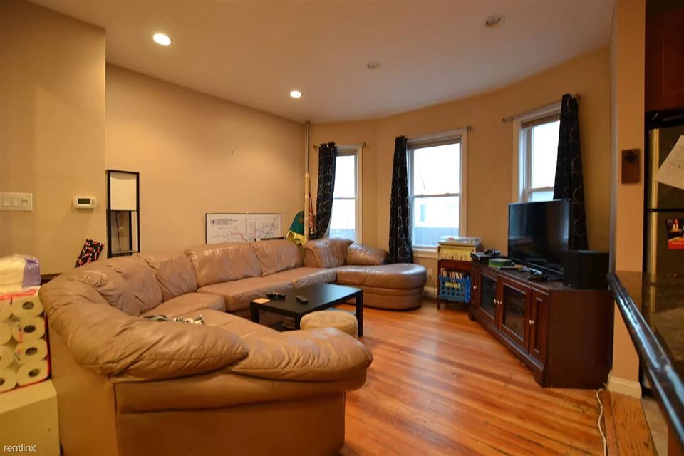 8 Montfern Ave in Boston, MA - Building Photo