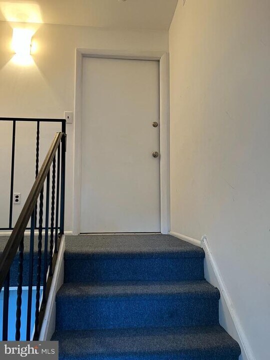 374 Saybrook Ln in Wallingford, PA - Foto de edificio