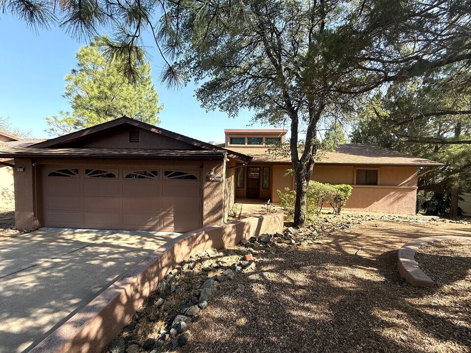 240 Crestwood E in Prescott, AZ - Building Photo