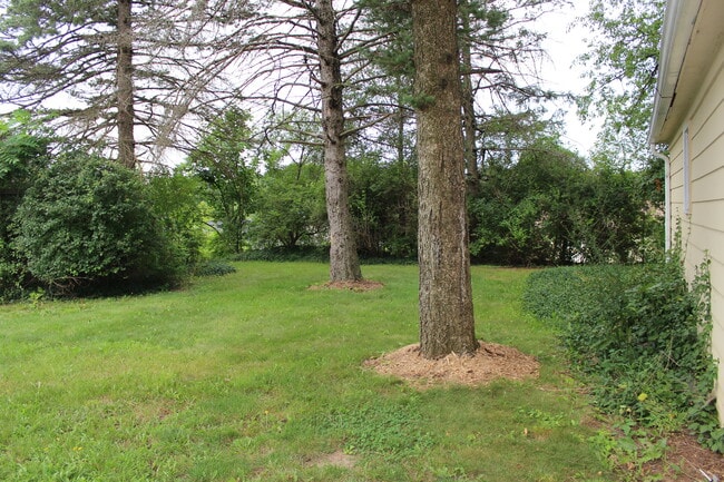 1332 Sutherland Ave in Kalamazoo, MI - Foto de edificio - Building Photo