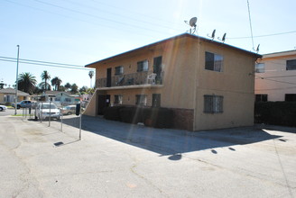 607 W Century Blvd in Los Angeles, CA - Building Photo - Building Photo