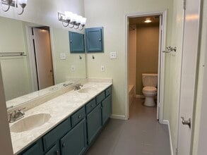 2535 Wedglea Dr in Dallas, TX - Building Photo - Building Photo