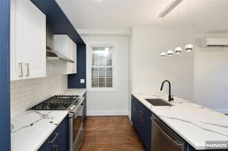 203 3rd St, Unit 2 in Jersey City, NJ - Building Photo - Building Photo