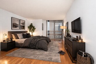 10 E Ontario St, Unit 07 in Chicago, IL - Building Photo - Building Photo