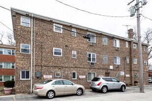 2440 River Rd in River Grove, IL - Building Photo