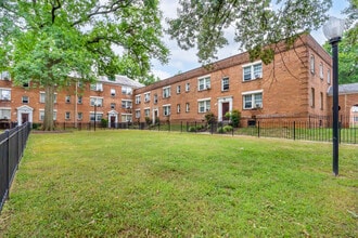 Madison Courts in Washington, DC - Foto de edificio - Building Photo