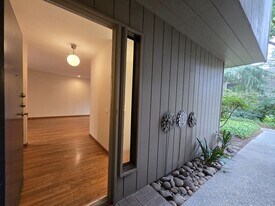 1036 Vanderbilt Way in Sacramento, CA - Building Photo