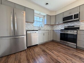 2099 Commonwealth Dr in Charlottesville, VA - Building Photo - Building Photo