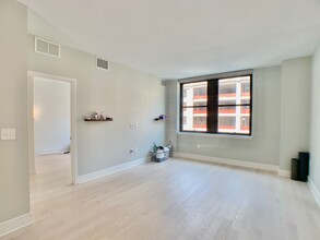 10 Provost St, Unit 412 in Jersey City, NJ - Building Photo - Building Photo