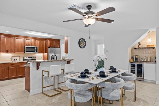 2400 Seaford Dr in Wellington, FL - Building Photo - Building Photo