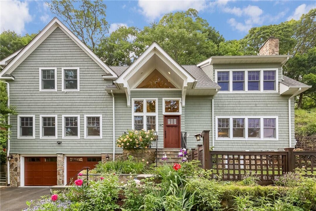 81 Edgemont Rd in Scarsdale, NY - Building Photo