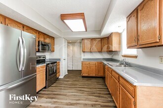 7262 Woodmill Ct, Unit 462 in Avon, IN - Foto de edificio - Building Photo