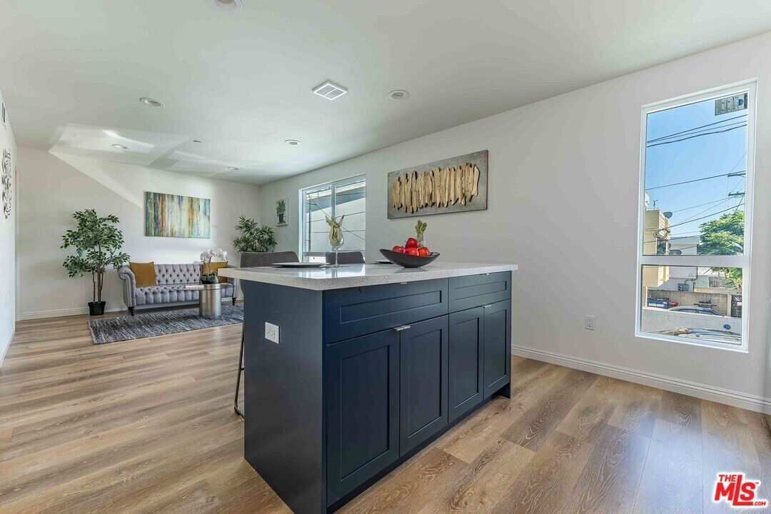 815 N Kingsley Dr in Los Angeles, CA - Building Photo