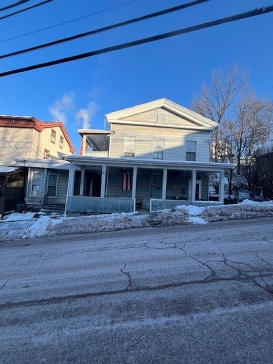 9 E Main St in Weatherly, PA - Building Photo