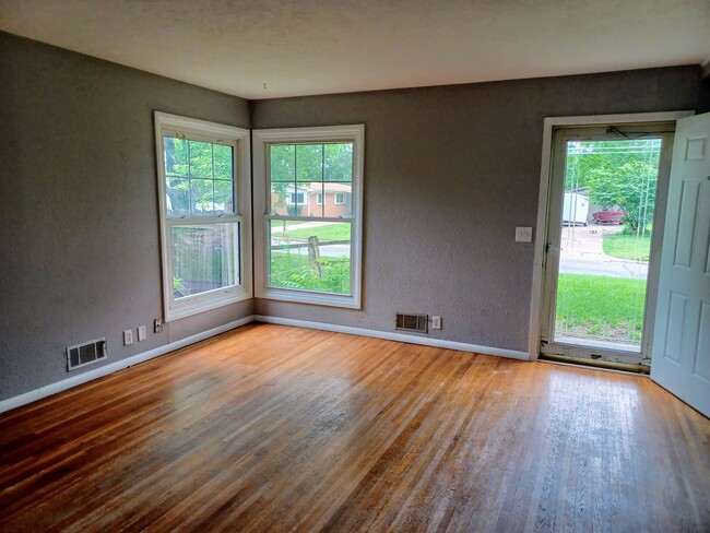 1419 E Beaumont Dr in Park City, KS - Building Photo - Building Photo