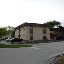 3640-3680 SW 60th Ave in Davie, FL - Building Photo - Building Photo