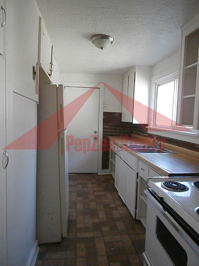 727 W Fairview Ave, Unit 1 in Dayton, OH - Building Photo - Building Photo