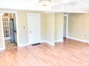 4303 SE 76th Ave in Portland, OR - Building Photo - Building Photo