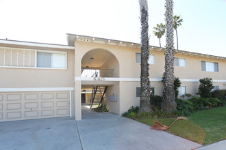 Vista Colina in Oxnard, CA - Building Photo - Building Photo