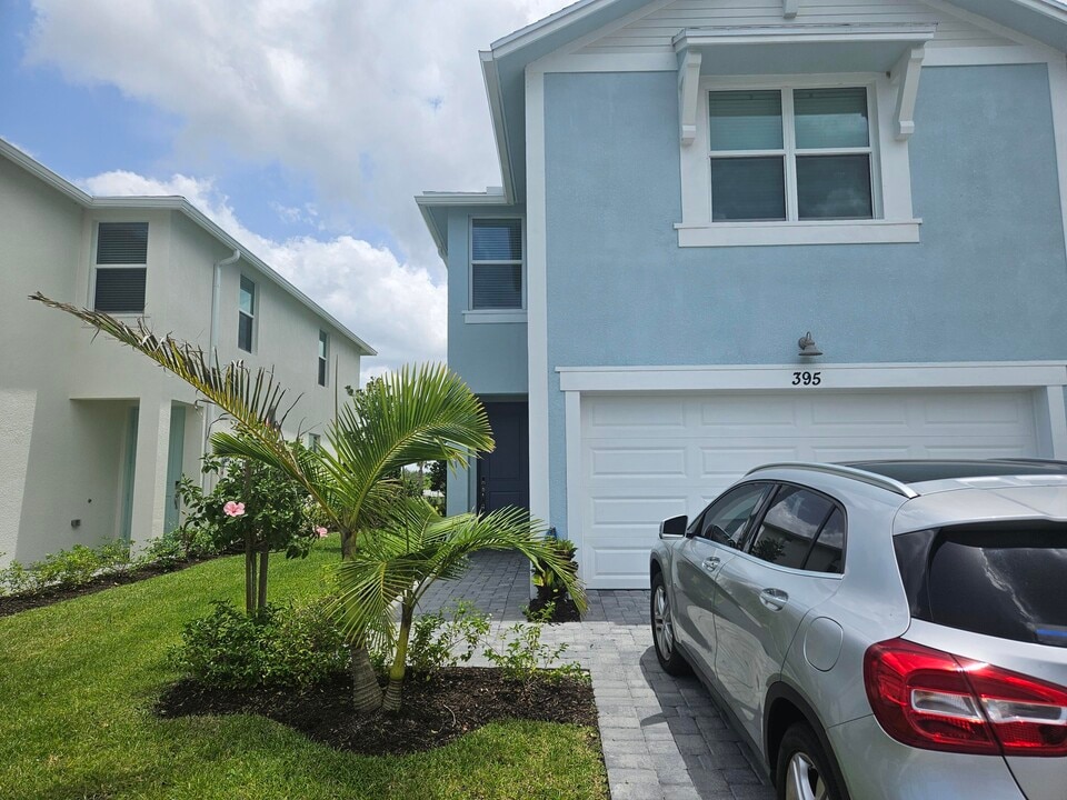 395 Salisbury Cir in Fort Pierce, FL - Building Photo