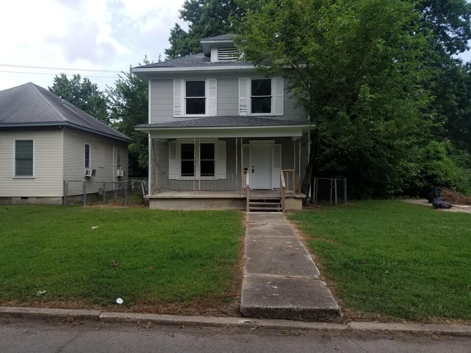 229 N 18th St in Muskogee, OK - Building Photo