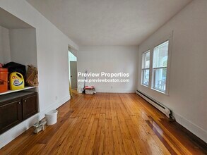 5 Lawrence Pl, Unit 1 in Boston, MA - Foto de edificio - Building Photo