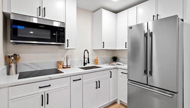 4664 E Talmadge Dr, Unit Casita in San Diego, CA - Foto de edificio - Building Photo