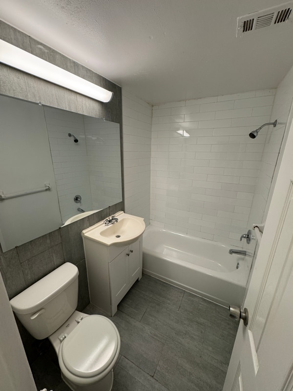 3241 Hulmeville Rd in Bensalem, PA - Building Photo - Building Photo
