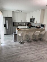 2563 Lakeview Ct in Hollywood, FL - Building Photo - Building Photo