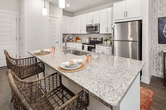 Parc at Wesley Chapel in Wesley Chapel, FL - Foto de edificio - Building Photo
