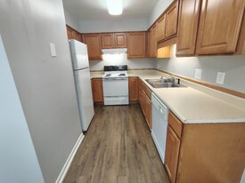 600 Reusens Rd, Unit L130 in Lynchburg, VA - Building Photo