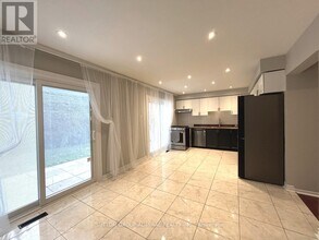 71 Covent Cres in Aurora, ON - Building Photo - Building Photo