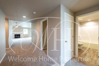 537 SW Angelina Loop in College Place, WA - Building Photo - Building Photo