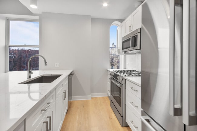 property at 4626 N Ashland Ave