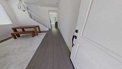 6747 Rhea Ct in Los Angeles, CA - Building Photo - Building Photo