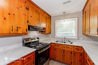 7031 N Kenwood Dr in Charleston, SC - Foto de edificio - Building Photo