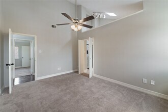 8818 Vinkins Rd in Houston, TX - Building Photo - Building Photo