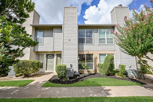 260 El Dorado Blvd