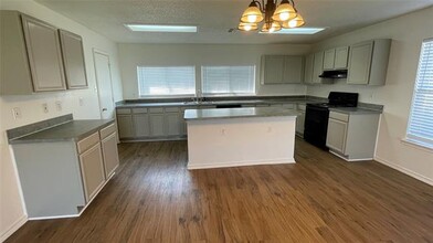 308 Teakwood Ln in Cedar Hill, TX - Building Photo - Building Photo