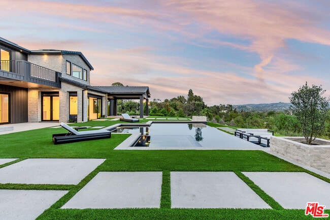 5625 Penland Rd in Hidden Hills, CA - Building Photo - Building Photo