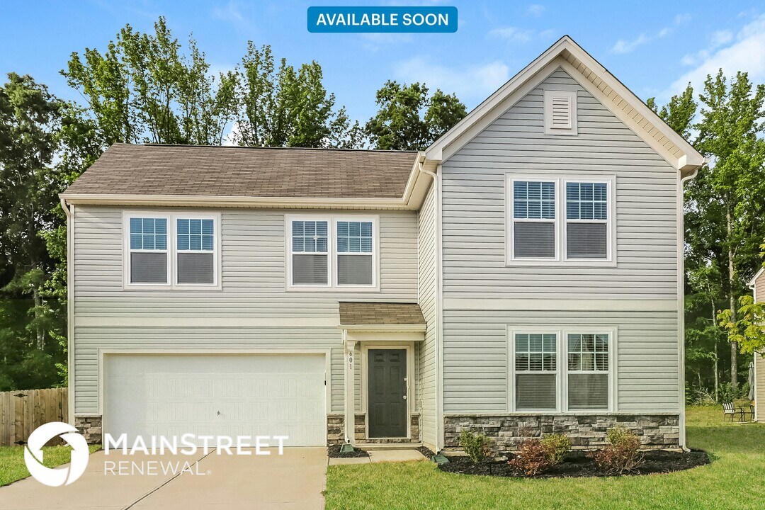 601 Joe Gibson Dr in Gibsonville, NC - Foto de edificio