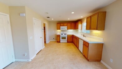 9153 San Luis Obispo Ln in Riverside, CA - Building Photo - Building Photo