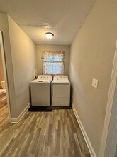 1242 Ernest Elder Rd in Winder, GA - Foto de edificio - Building Photo