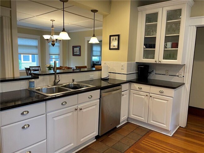 35 Annandale Rd in Newport, RI - Building Photo - Building Photo