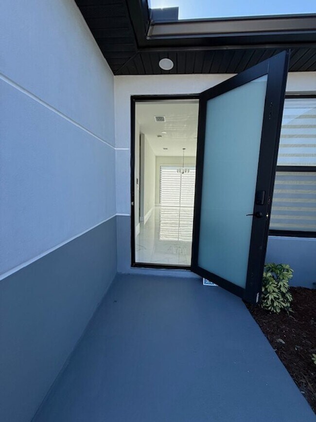 640 Central St E in Lehigh Acres, FL - Building Photo - Building Photo