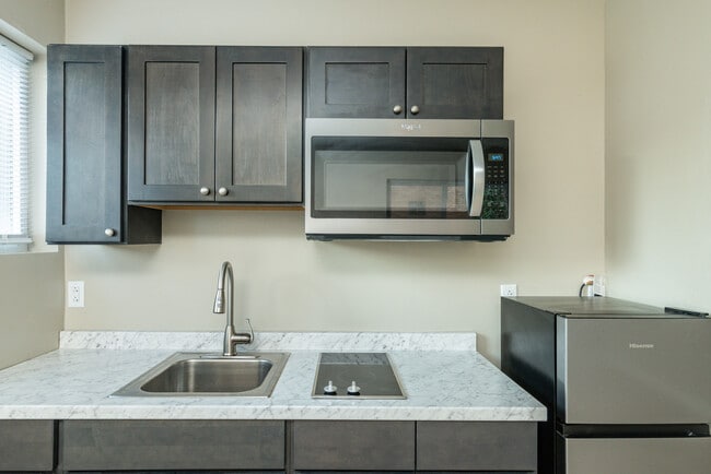 104 S 51st St in Philadelphia, PA - Foto de edificio - Building Photo